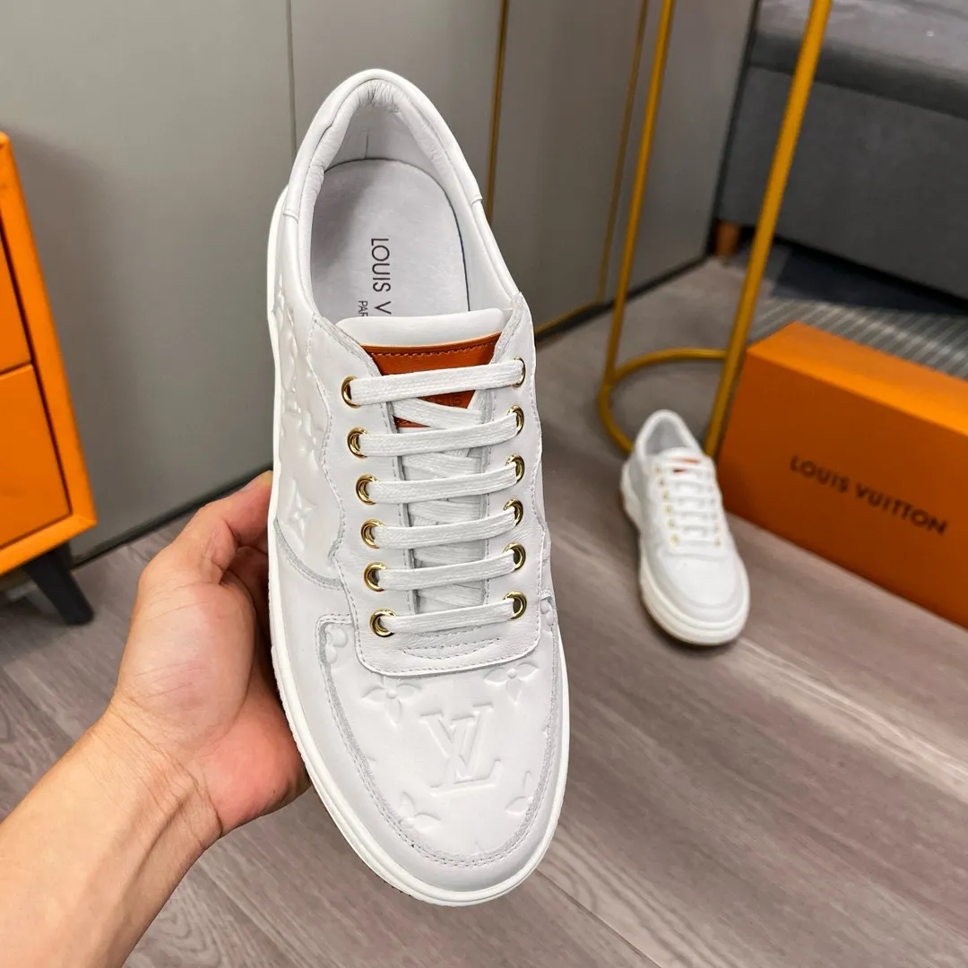 Ex-factory price: 400💰LV's latest casual men's shoes👉 👉 Popular casual fashion style, 💞 Simple and elegant style, 🔊 The fabric is made of imported cowhide, ☑️Comfortable sheepskin lining, original wear-resistant rubber outsole, real photos of classic models at the counter, two colors available, size: 38-44, (45 can be customized)